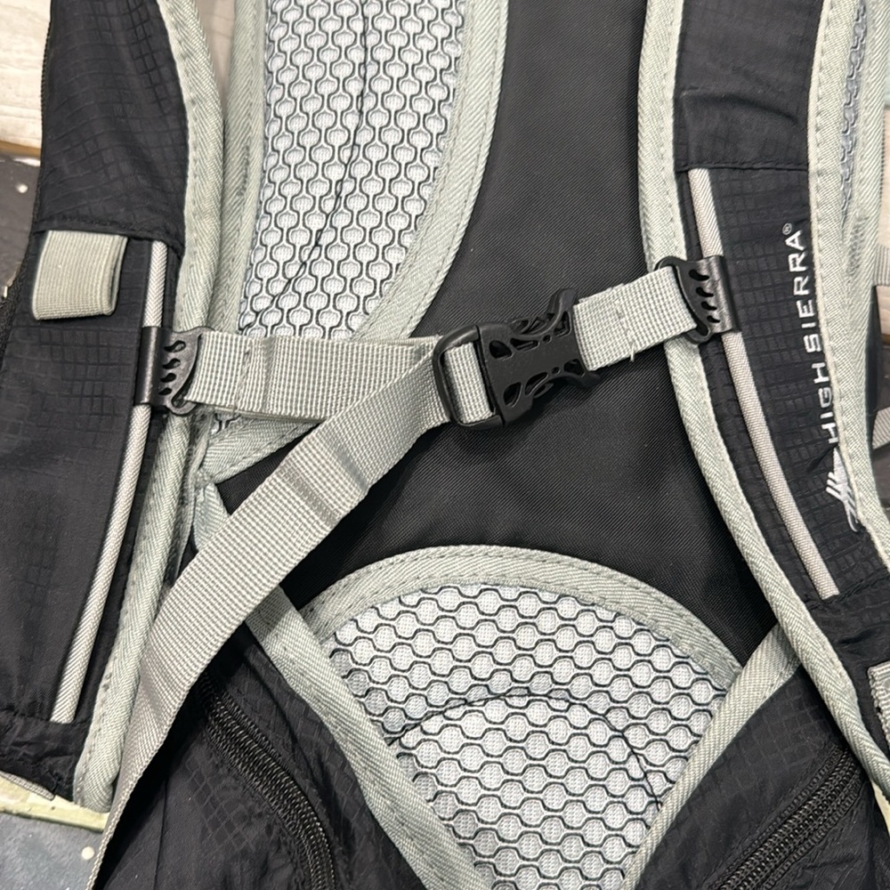 High sierra 14L Quick Shot Hiking Pack - Picture 4 of 11